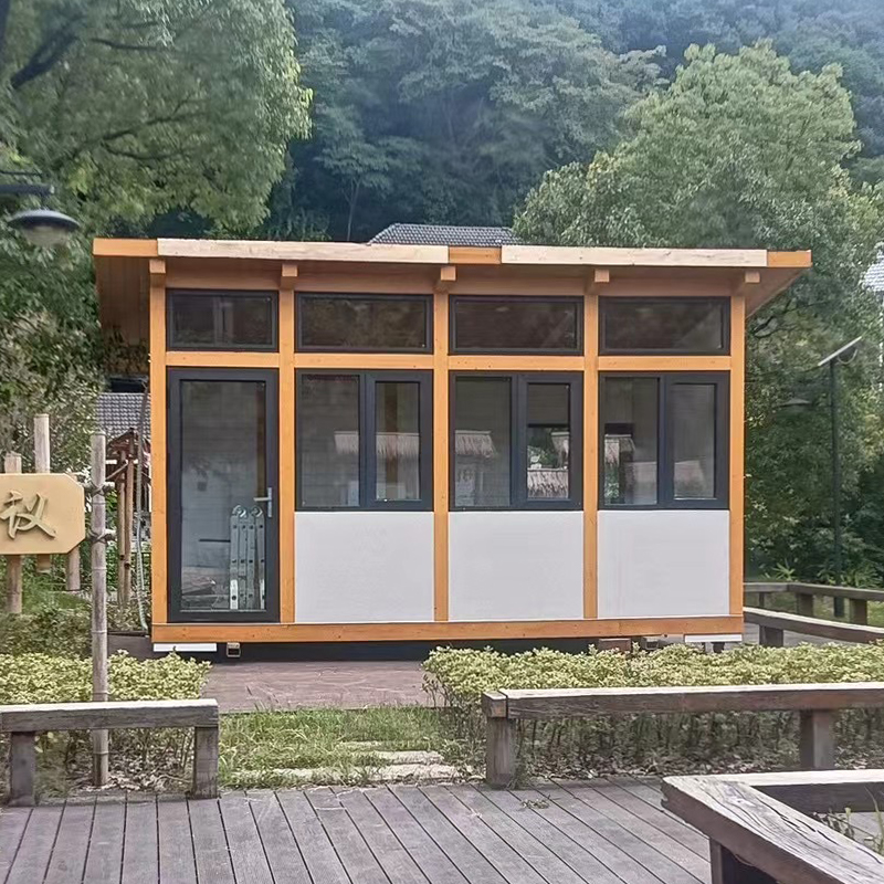Drewniana szopa do przechowywania