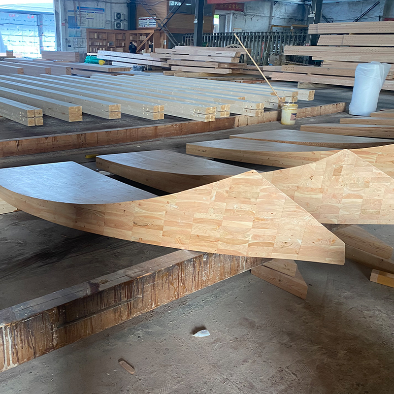 Drewno klejone z daglezji o specjalnym kształcie Drewno klejone z daglezji o specjalnym kształcie